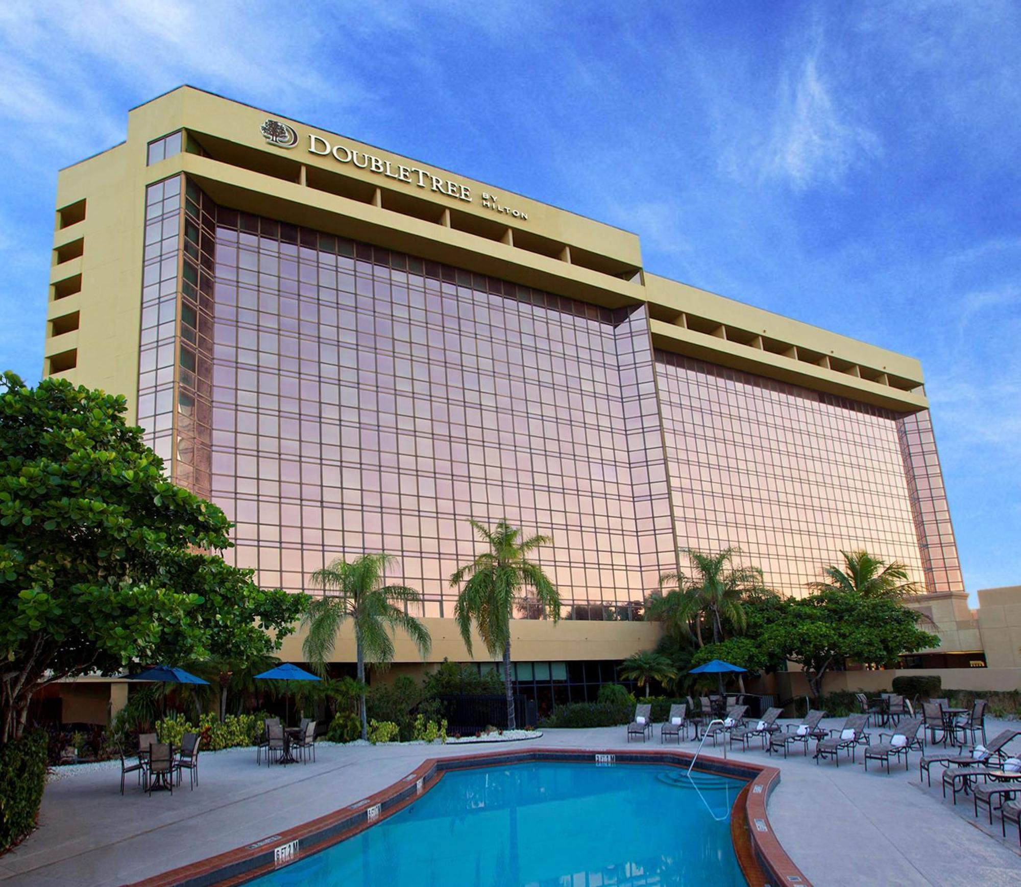 Doubletree By Hilton Hotel Miami Airport & Convention Center Exterior photo